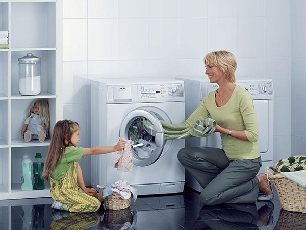 Cách ủi đồ không cần bàn ủi bằng máy giặt
